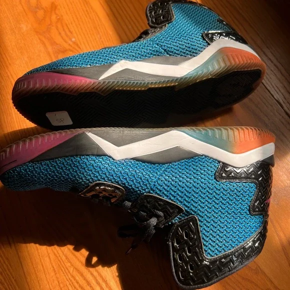 Men’s Jordan Spike Forty - Picture 3 of 7